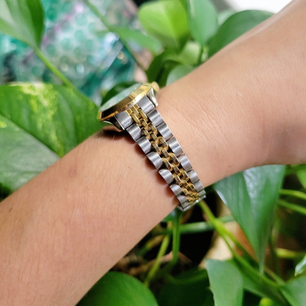 Jaclyn Smith Gold & Silver Quartz Classic Watch - Picture 6 of 8